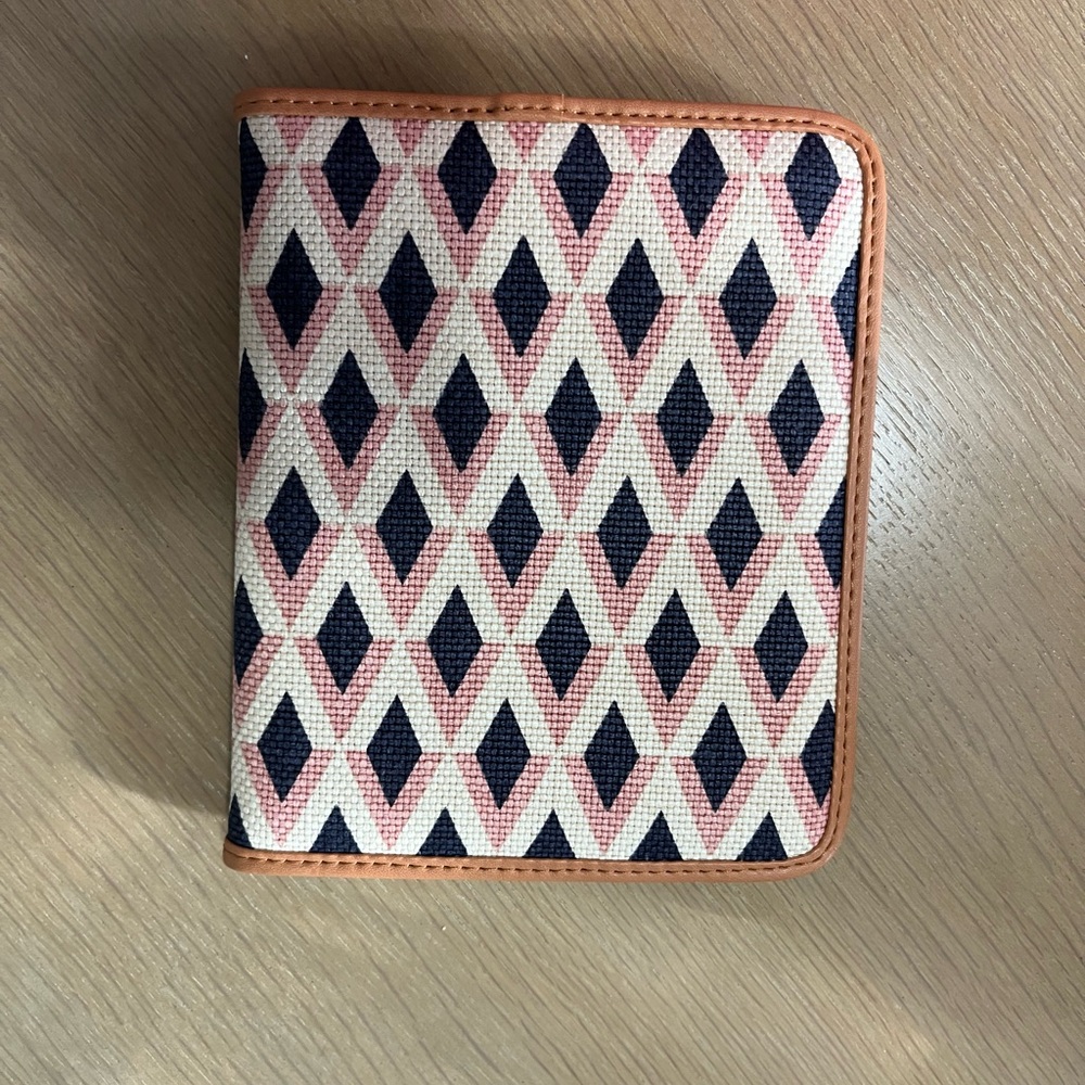 Spartina Geometric Patterned Notepad Clutch with Button Detail - Picture 3 of 7